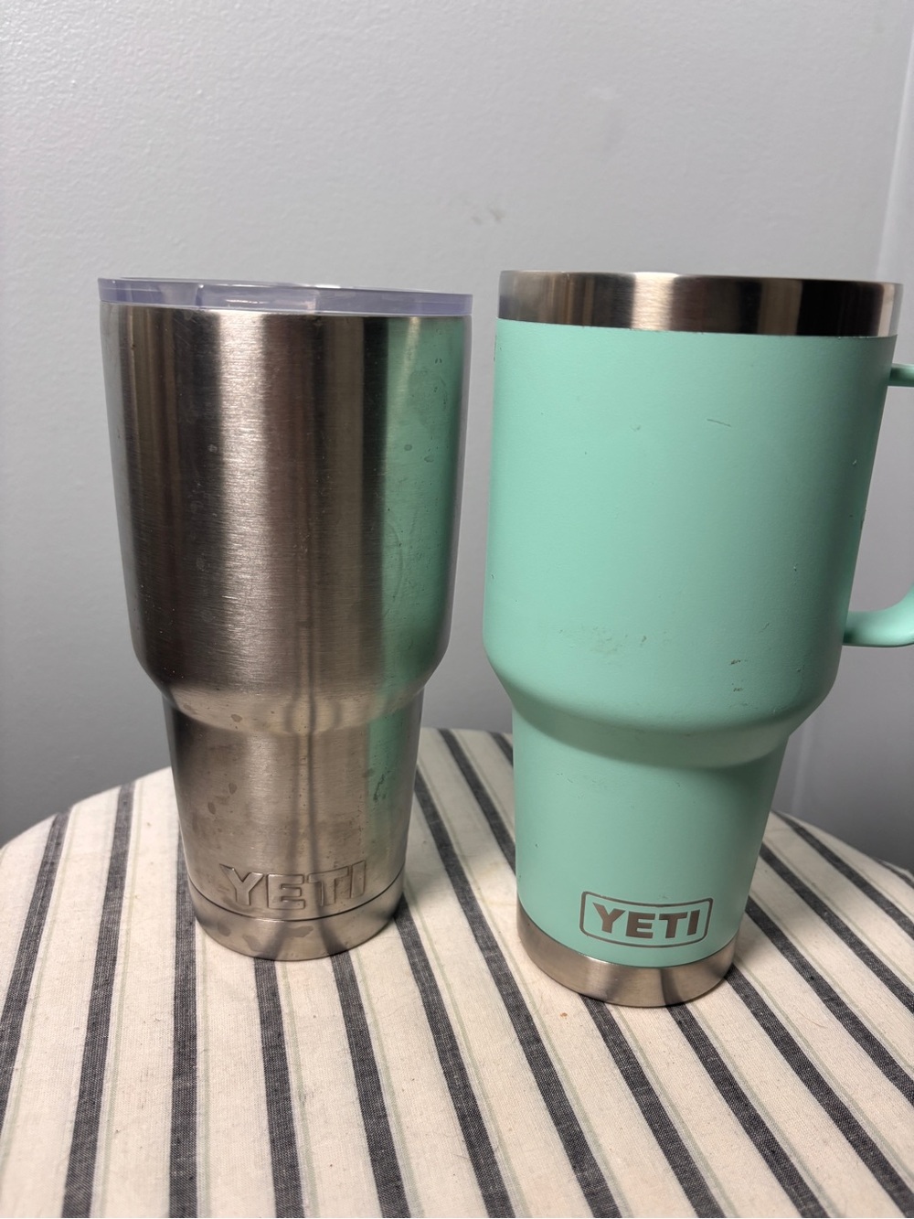 Yetis- (2) Yeti Ramble travel mugs 30oz